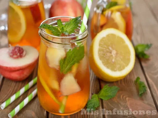 Bebida de infusión de frutas deliciosa y beneficiosa