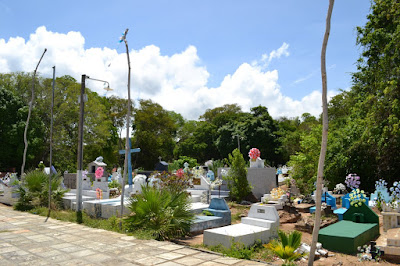 foto do cemitério em frente ao Santuário  