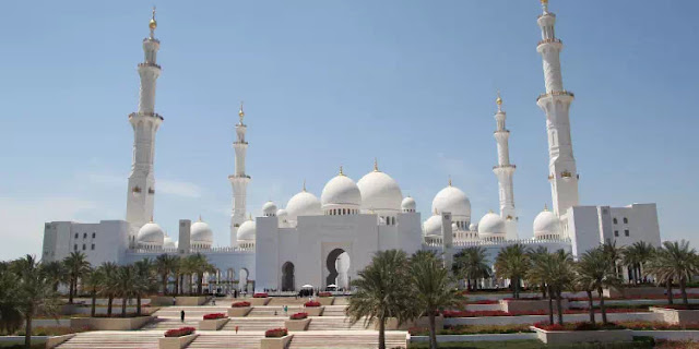 Sheikh Zayed Mosque – Abu Dhabi