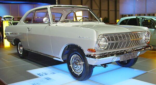 the best presentations of old cars showing this 1964 Opel Rekord Coup