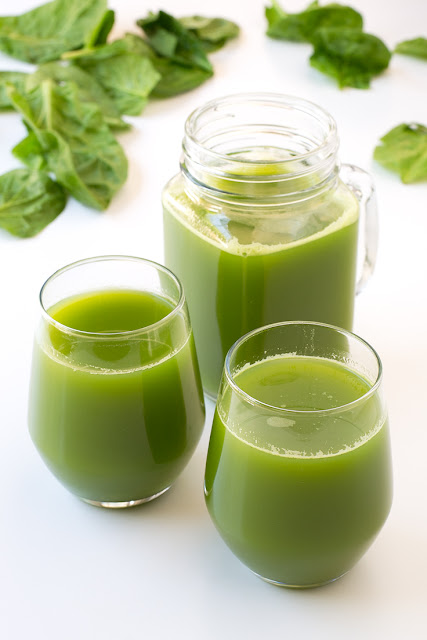 DETOX GREEN JUICE With Parsley, Spinach, Cucumber, Celery, Bell Pepper And Carrots