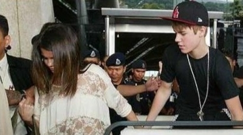 justin bieber y selena gomez en malasia. Selena Gomez se une al tour de