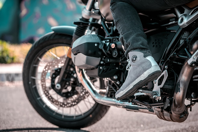 Zed Air son unas zapatillas de moto con estilo metropolitano