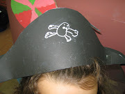 Nuestros gorros piratas. Los dragones y las brujas estamos preparados para .