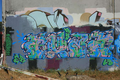 38 Graffiti Unik Keren dan Kreatif 