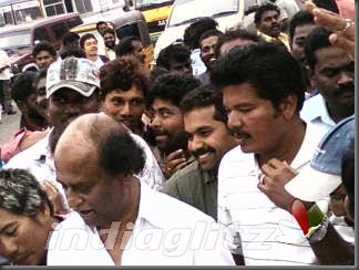 02 ‘Endhiran’ Celebrates Rajini Birthday