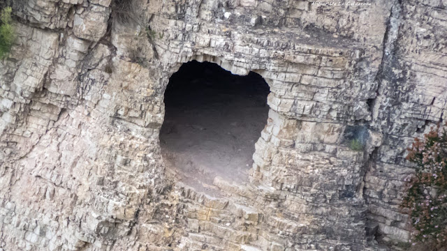 Cavidad  junto al Racó del Penyó en Serra