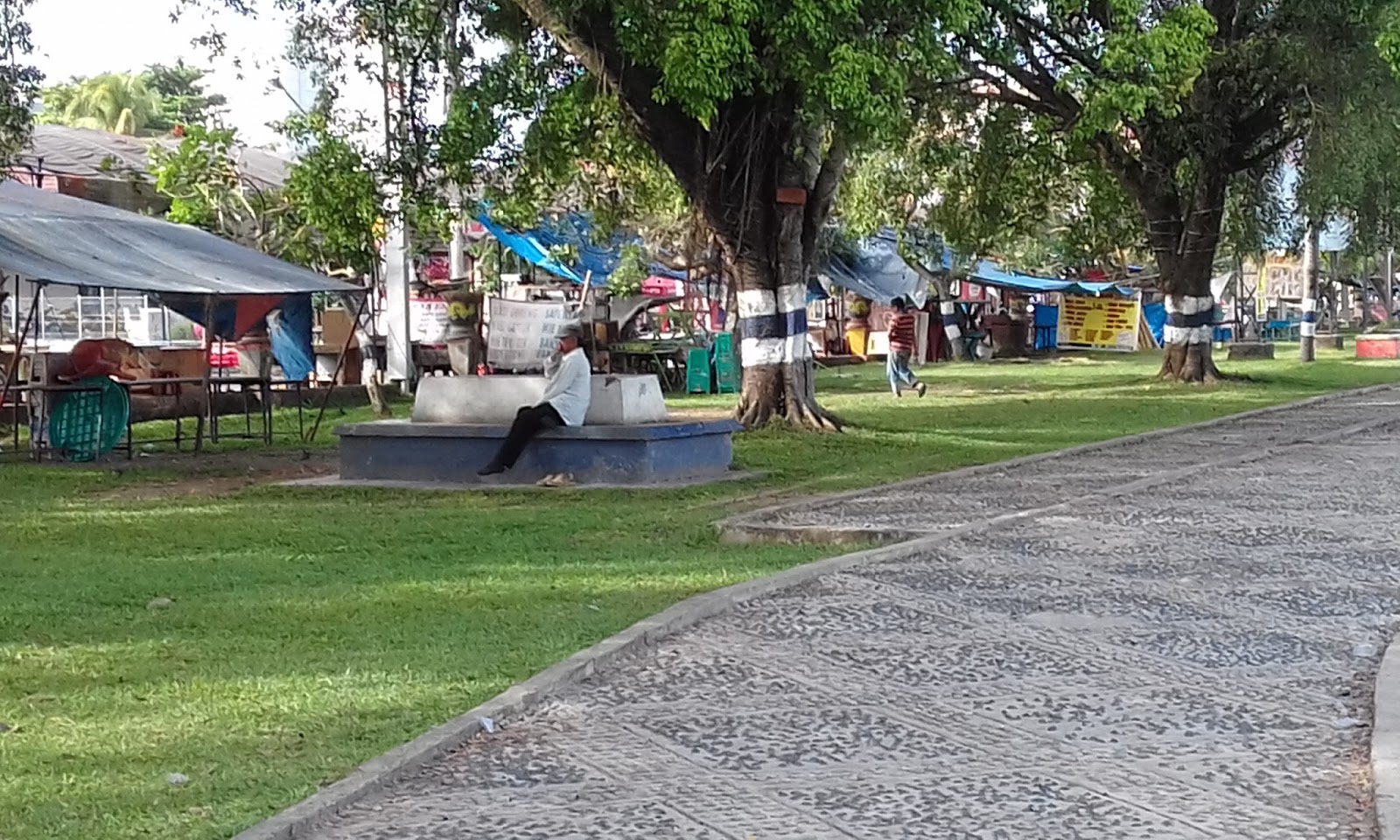 Tempat Duduk Untuk Umum Di Taman Kota Baturaja Baturaja 