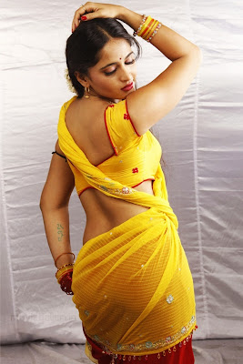 Anushka Saree Wallpapers