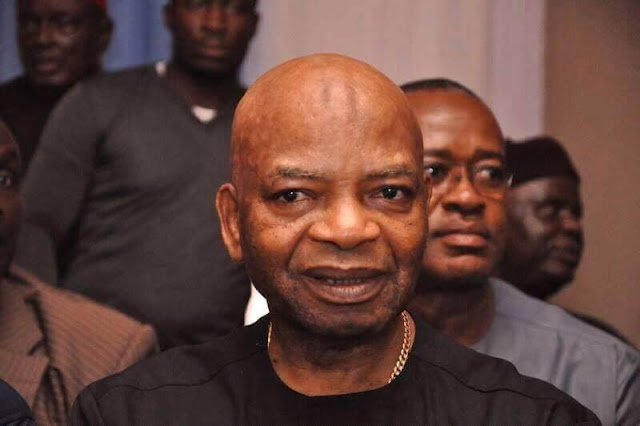 RECESSION or no RECESSION.. Just pray that this Man attends your Wedding......See Igbo Billionaire Arthur Eze in Action (Photos)