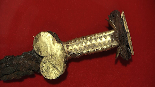 Скифский меч-акинак с золотым набалдашником