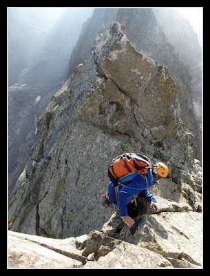 Destrepando en cercanías del pequeño Pico del Portillón