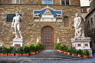 Porta da entrada principal do Palazzo Vecchio em Florença