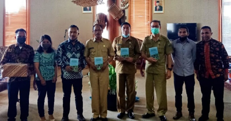 Menerbitkan Buku: "Model Pembangunan Pertanian Kabupaten Manggararai"