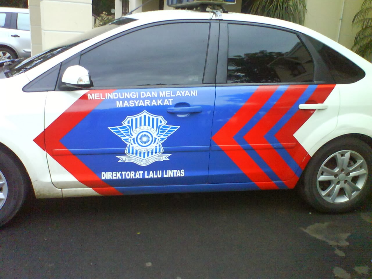 CUTTING STICKER MOBIL DAN MOTOR TANGERANG MURAH  JL. raya 