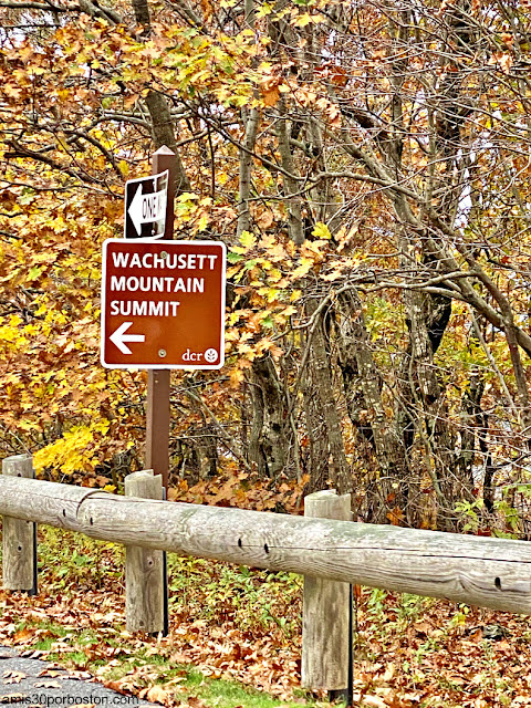 Señalización para la Cima de Wachusett Mountain en Massachusetts