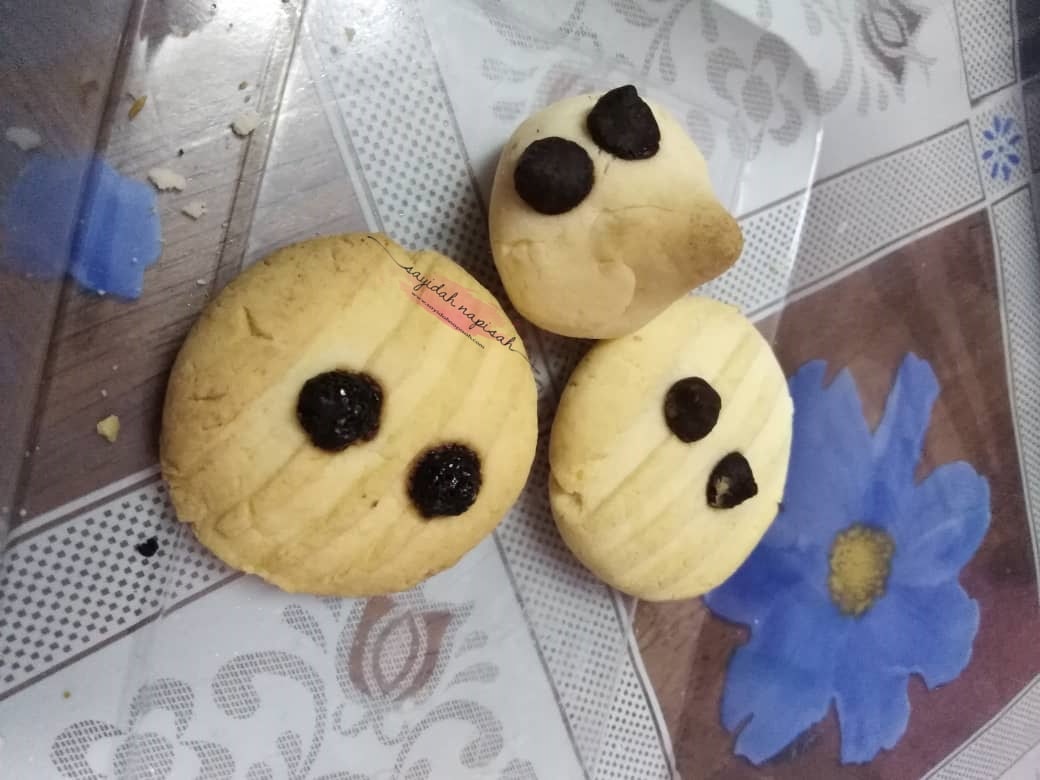 sedap biskut alien biskut ulat