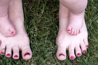 Elaine 23 Weeks Painted toes