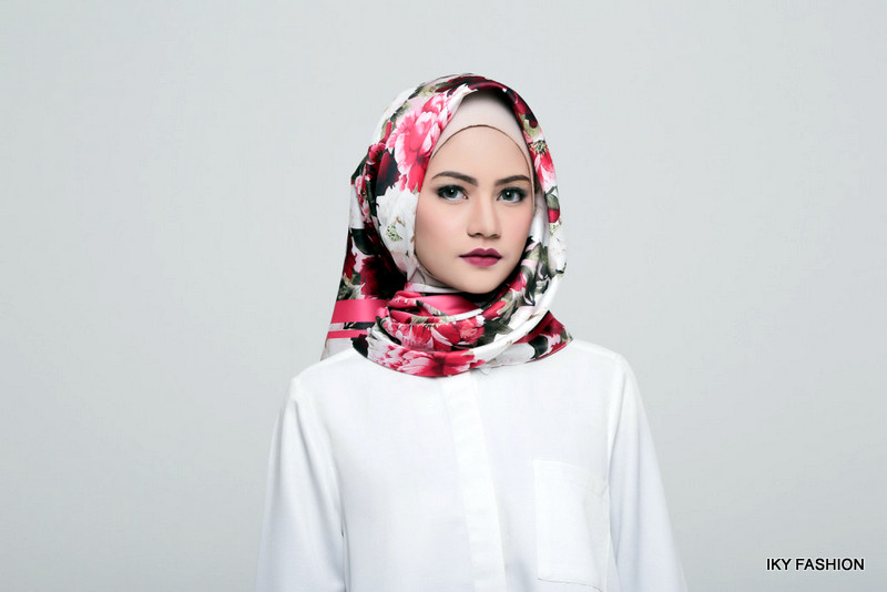 Cara Memadukan Hijabmu Dengan Warna Lipstik 2020