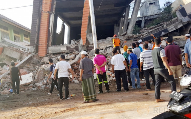 KORBAN JIWA AKIBAT GEMPA ACEH MENCAPAI 96 ORANG