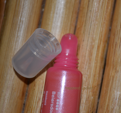 Nivea-Glamorous-Gloss-Pink-Sugar-open-cap+nivea-lip-care.png