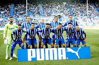 DEPORTIVO ALAVÉS. Temporada 2023-24. Antonio Sivera, Kike García, Jon Guridi, Carlos Benavídez, Abdel Abqar. Luis Rioja, Ander Guevara, Rubén Duarte, Aleksandar Sedlar, Xeber Alkain, Andoni Gorosabel. DEPORTIVO ALAVÉS 4 🆚 SEVILLA F. C. 3 Lunes 21/08/2023, 19:00 horas. Campeonato de Liga de 1ª División, LaLiga EA Sports, jornada 2. Vitoria, Álava, estadio de Mendizorroza: 15.308 espectadores. GOLES: ⚽1-0: 7’, Luis Rioja. ⚽1-1: 15’, Abdel Abqar, en propia meta. ⚽1-2: 41’, Erik Lamela. ⚽2-2: 44’, Rubén Duarte. ⚽3-2: 54’, Kike García. ⚽4-2: 59’, Kike García. ⚽4-3: 90+7’, Rafa Mir.