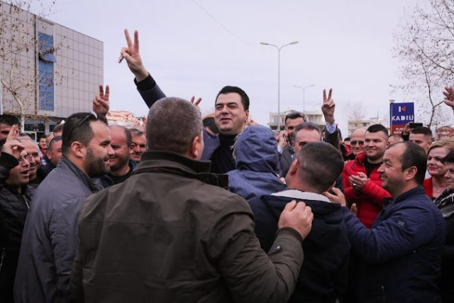 DP leader Lulzim Basha invides Fier citizens in the February 16 protest