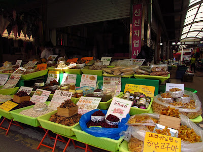 Stand de produits médicinaux. 오일장 marché des 5 jours coréens.