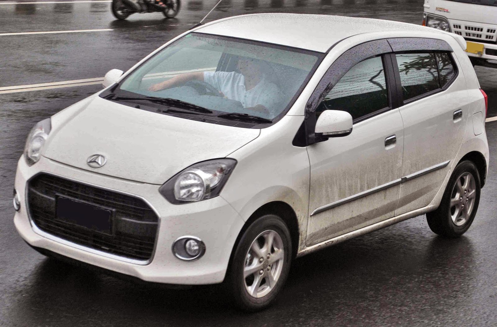 Harga Mobil Ayla Terbaru 2014 GoMobil