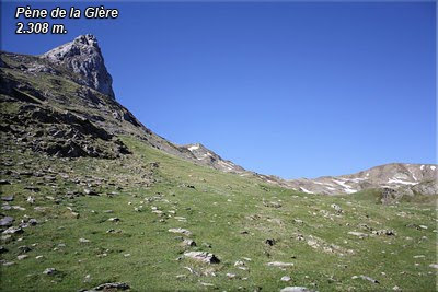 Bordeamos el picacho de Pène de la Glère