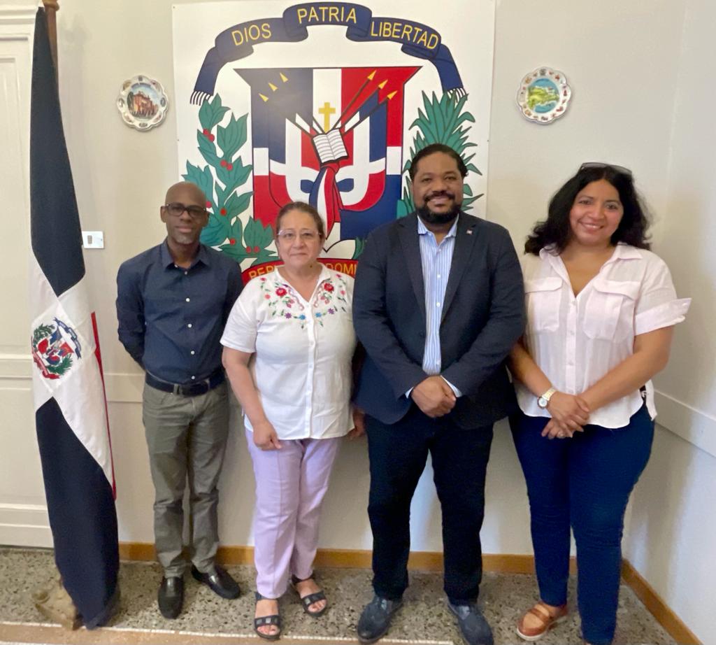  Es un gran honor para nosotros recibir en nuestra sede del Consulado General Dominicano, la visita de la Señora Merci Mera Directora y la Señora Ketty Zamora Docente de la Fundación Fe y Alegría en Génova