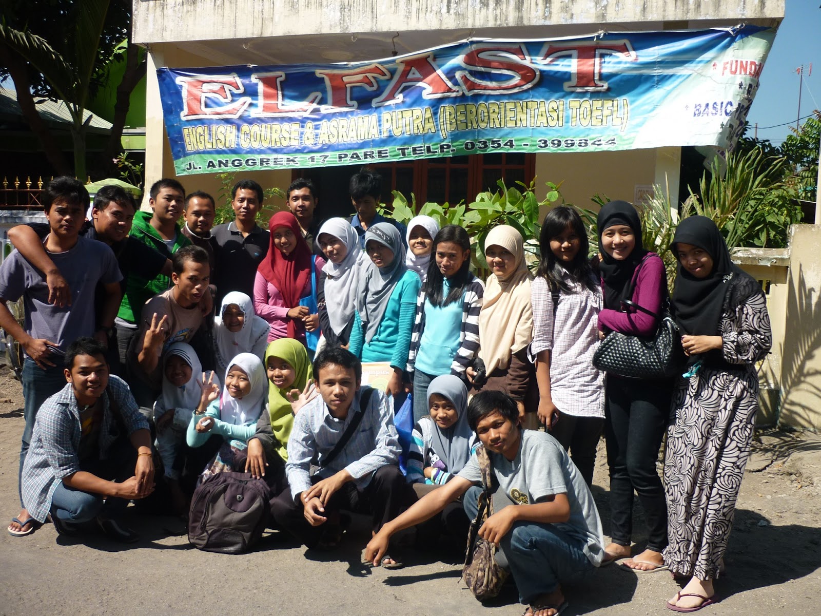 Foto Bersama Teman teman Program Basic I ELFAST Sumber Dok Lapangan