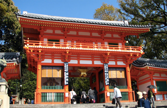 ข้อมูลเที่ยว ศาลเจ้ายาซากะ  (Yasaka Shrine, Kyoto) และวิธีเดินทาง