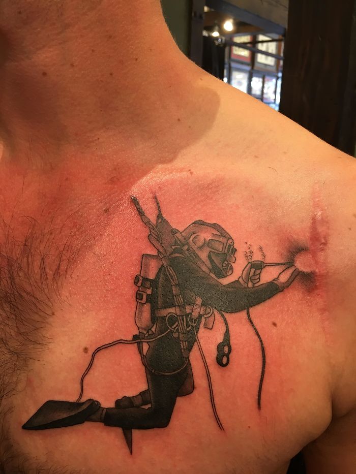 30 Times Tattoo Artists Did An Awesome Job Covering Up People's Scars And Birthmarks