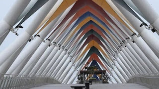 Atal-Bridge has been built at a cost of Rs 74 crore. This bridge is built between Ellis Bridge and Sardar Bridge on the Sabarmati River. On this footover bridge, pedestrians as well as cyclists will get the facility of movement between East and West Coast.