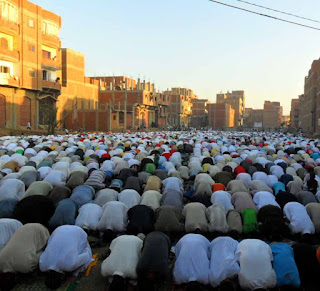 Hukum Imam Tayamun dan Musafir Jadi Imam