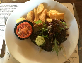 steak, garlic butter, chips, mushroom at blackfriars 