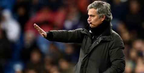 real madrid fans support jose mourinho to stay at madrid