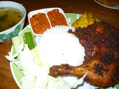 ThE sToRy WiLL NeVeRR End: Ayam Penyet+Nasi Putih+Ulam 