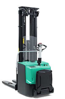 Xe nâng stacker điện Mitsubishi Nhật Bản