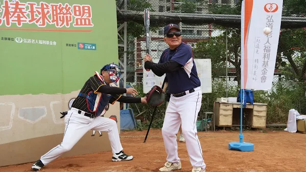 弘道攜手台灣人壽打造甲子園 不老棒球聯盟揮召熱血