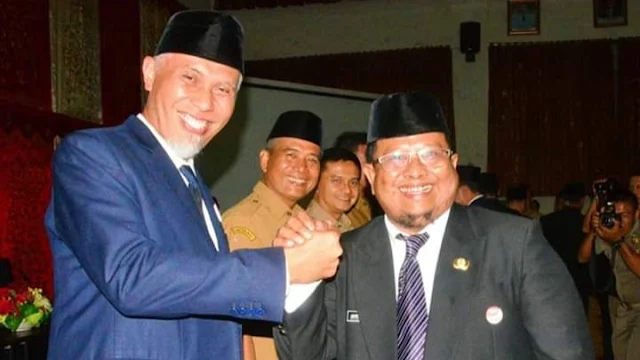 Foto: Wako Mahyeldi dan Kabag Prokopim Amrizal Rengganis. Padang Tutup PSBB Dengan Kemenangan.