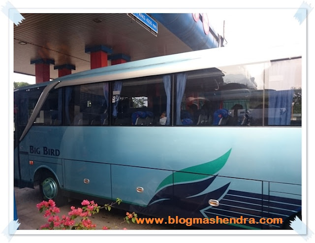 Bus Memasuki Pintu Tol Jagorawi - Blog Mas Hendra