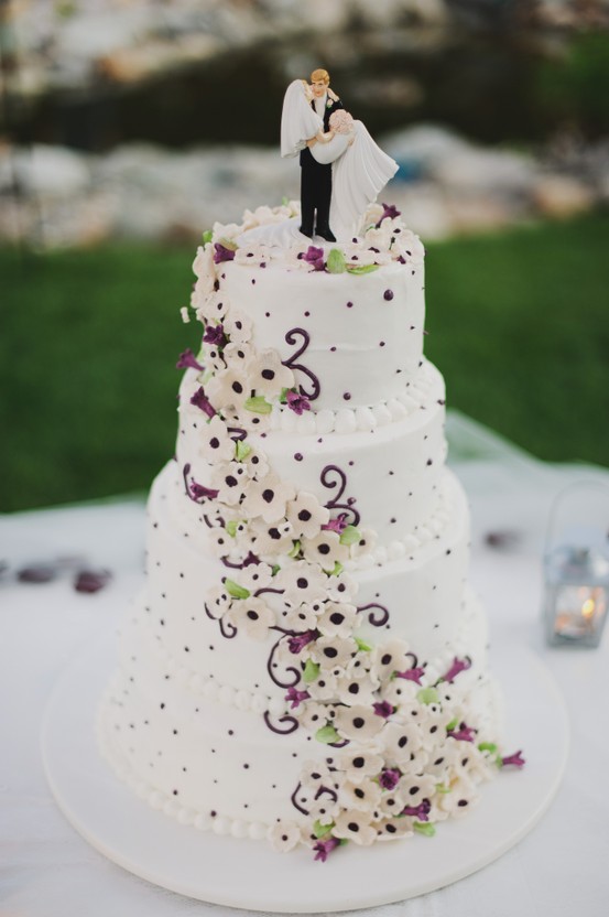 black and purple wedding cakes