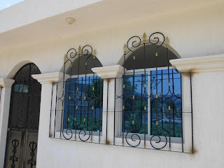 <img src="balcones.jpg" alt="estilos y fabricación de balcones"> 