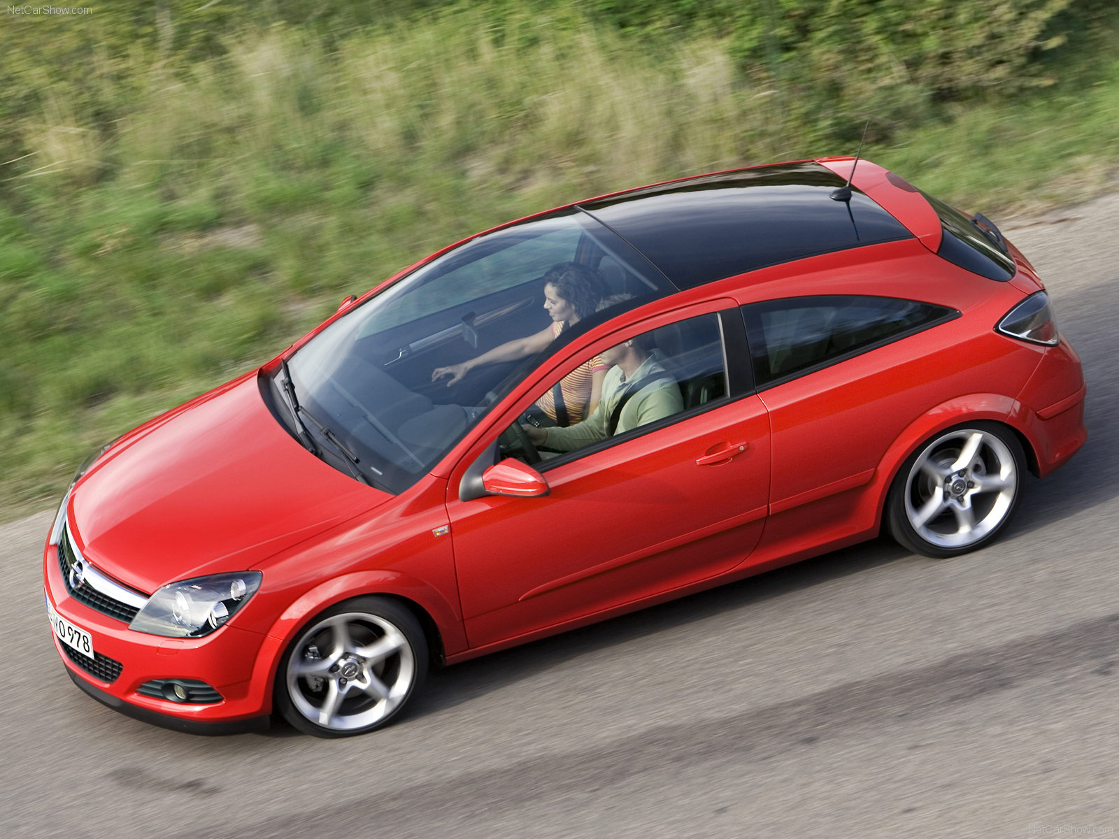 Opel Astra GTC Car Specification