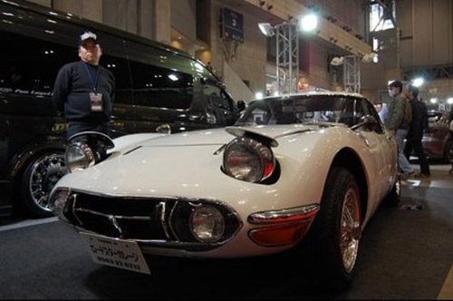 Retro Toyota 2000GT