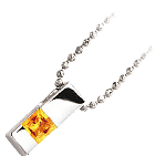 D002のペンダントデザイン、オレンジダイヤはハートインダイヤモンド製