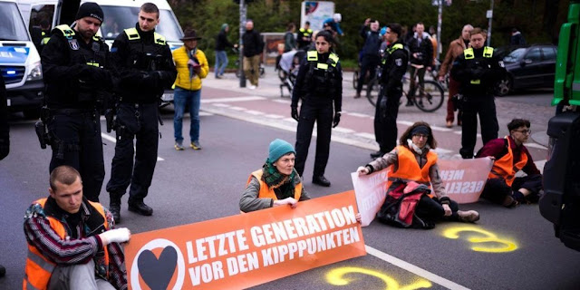 Agitadores ecologistas bloqueiam estrada na Alemanha