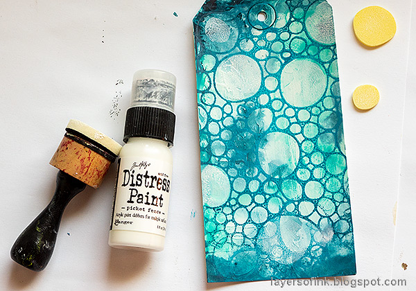 Layers of ink - Autumn tag with die cut stamping tutorial by Anna-Karin Evaldsson.